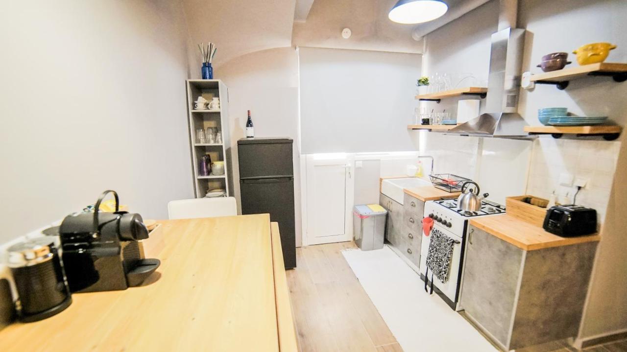 D16 Athens Apartment - 5' Mins To Petralona Metro Buitenkant foto
