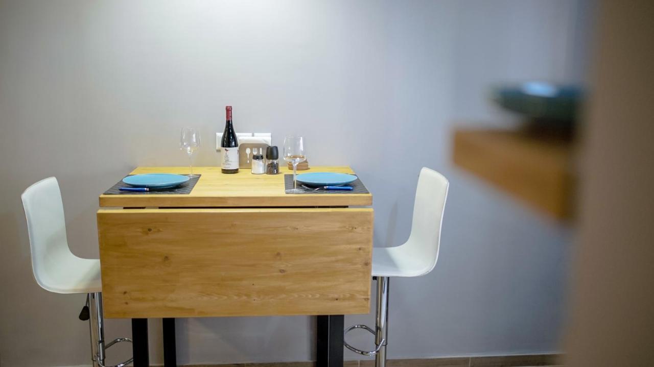 D16 Athens Apartment - 5' Mins To Petralona Metro Buitenkant foto